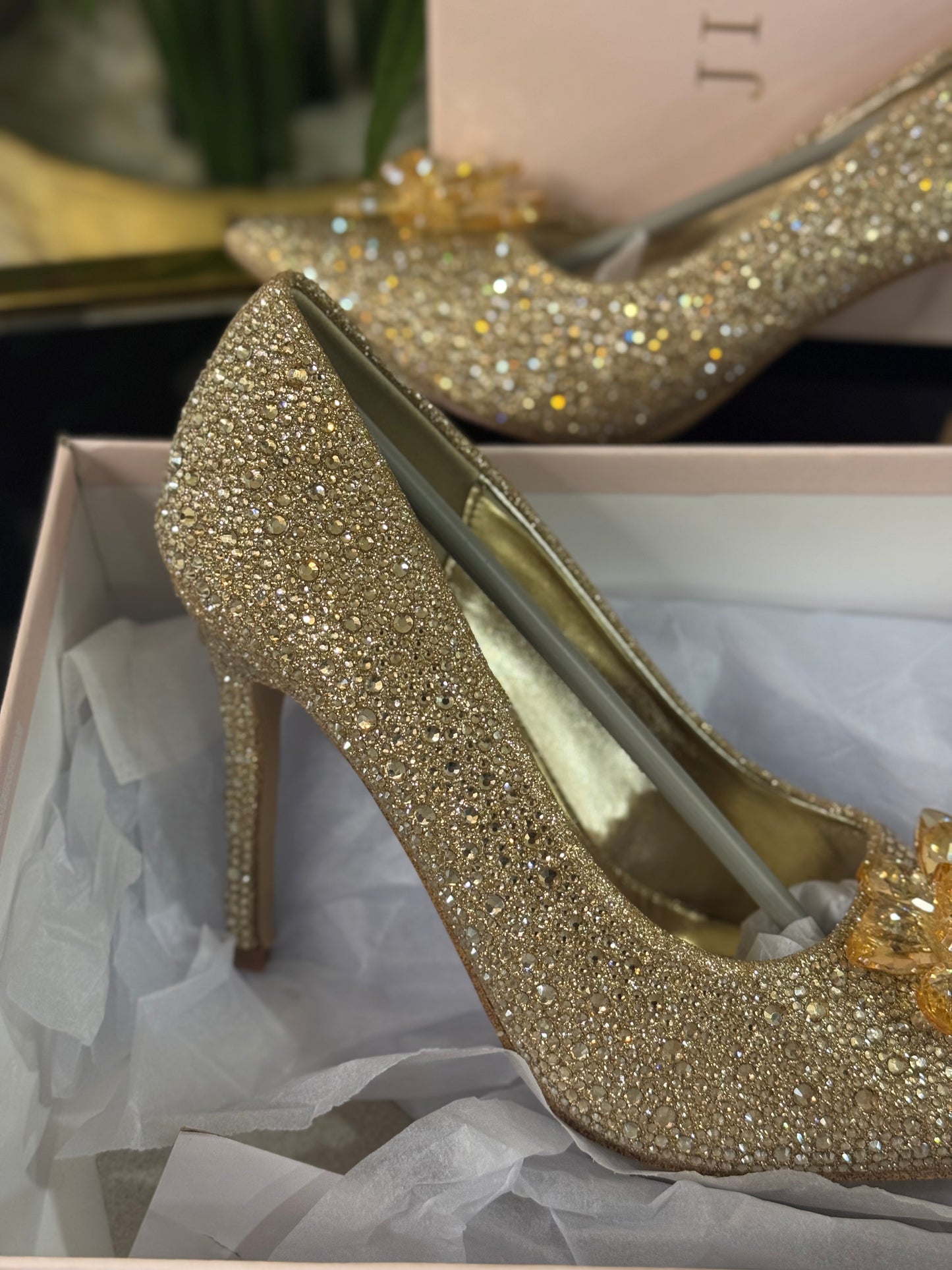 JIMMY CHO GODIVA HEEL - GOLD