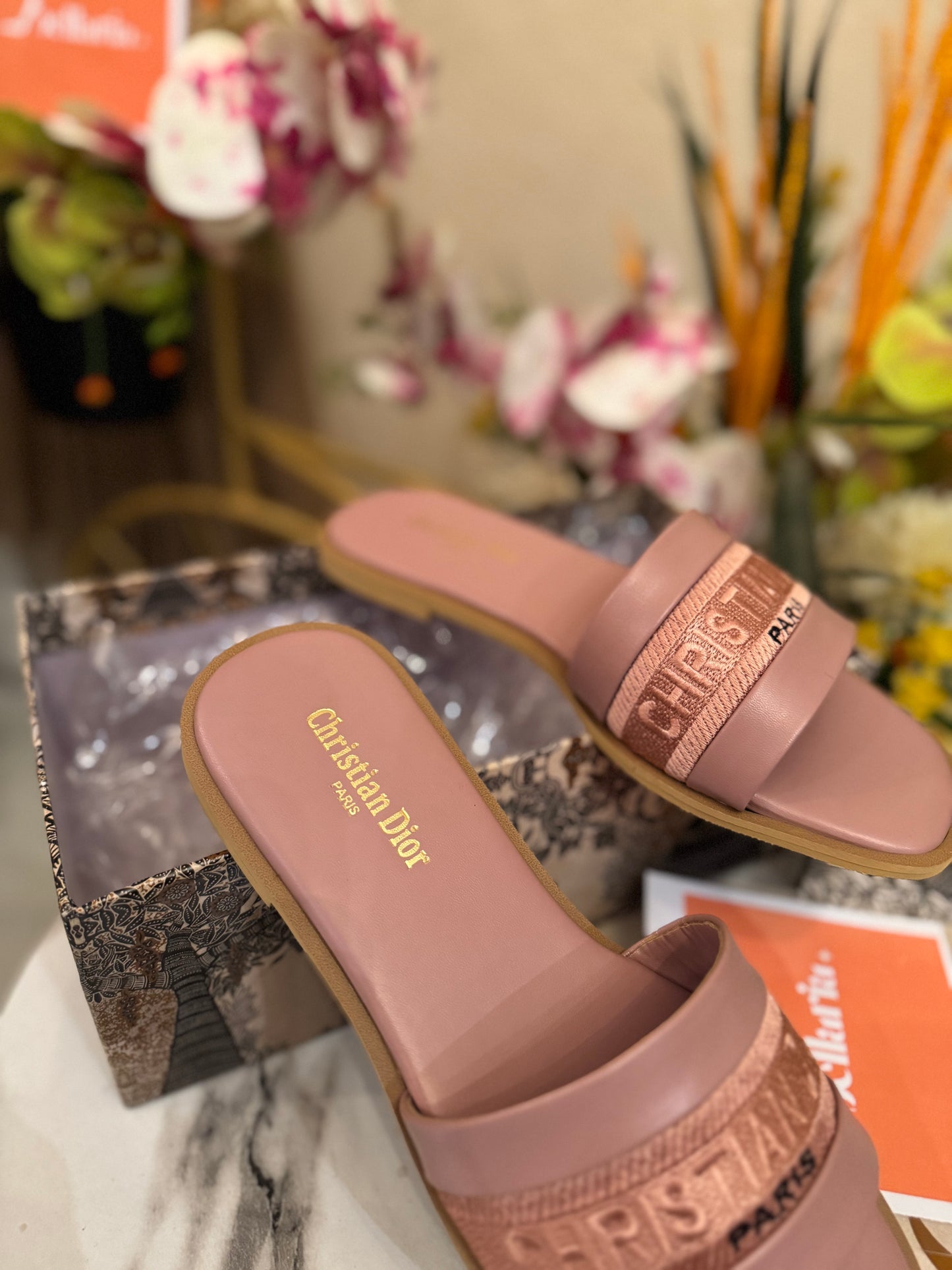 D’way slides embroidery - Decent Pink