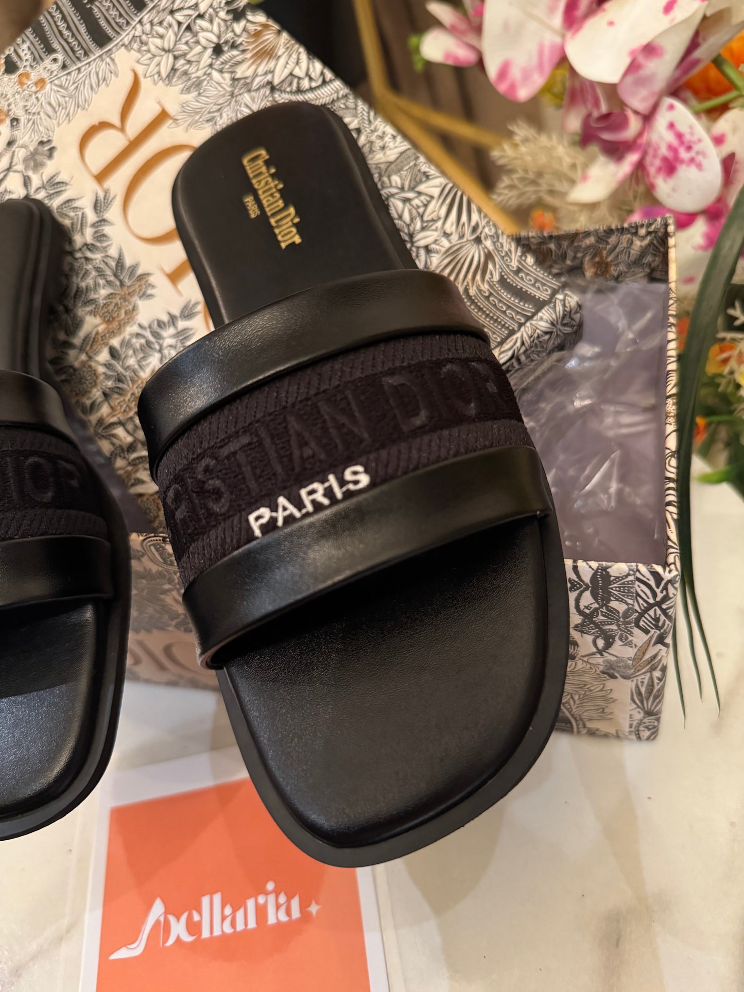 D’way slides embroidery - Black