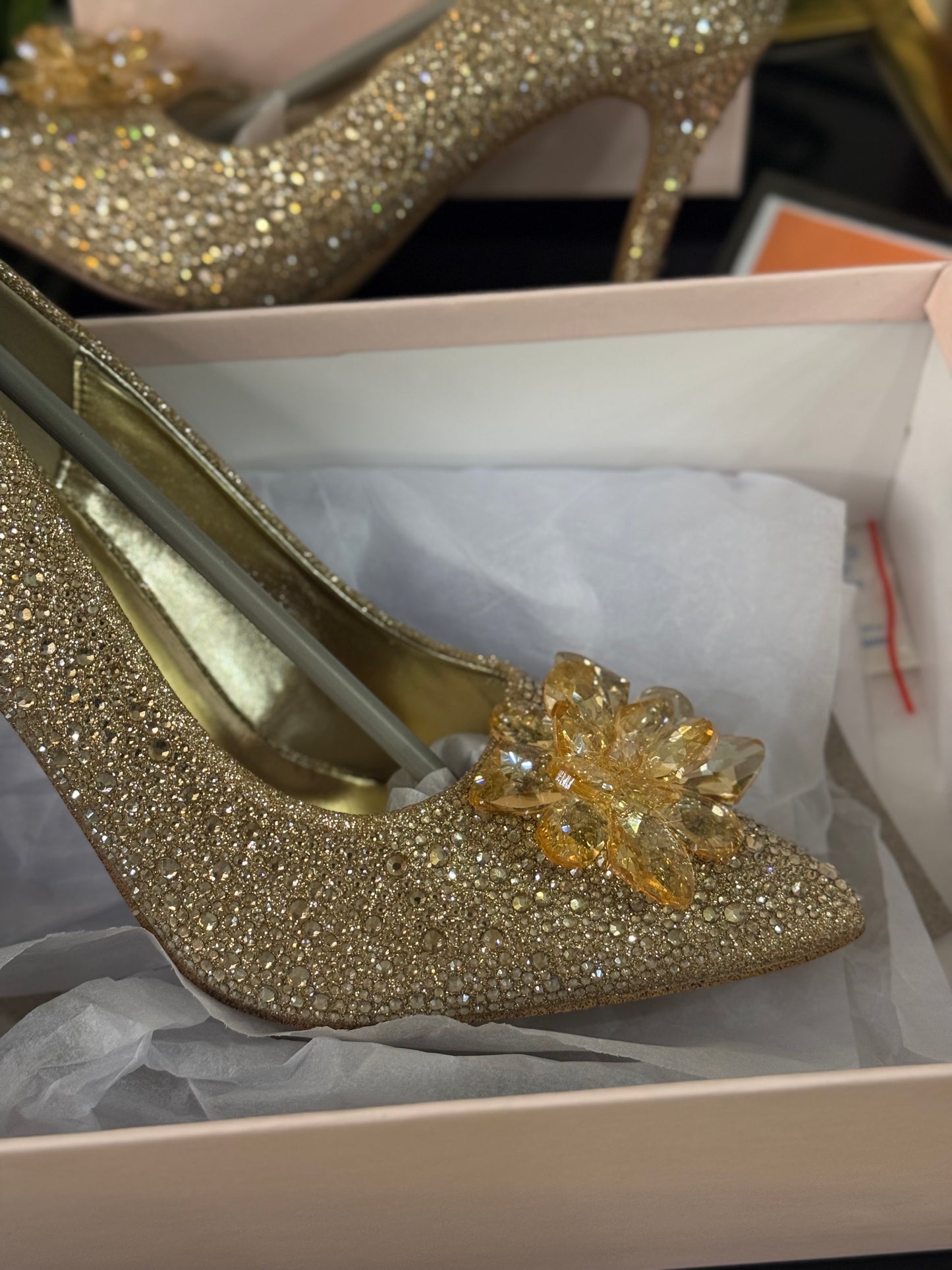 JIMMY CHO GODIVA HEEL - GOLD