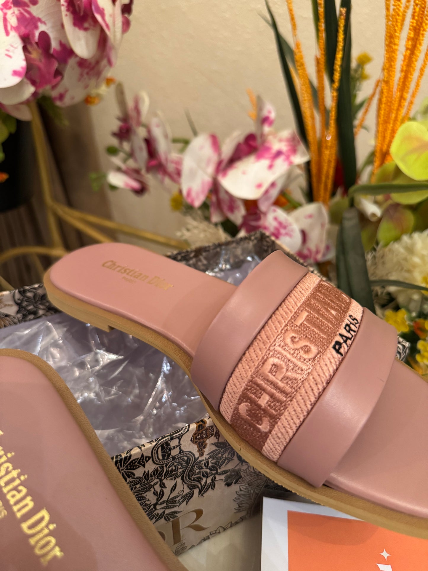 D’way slides embroidery - Decent Pink