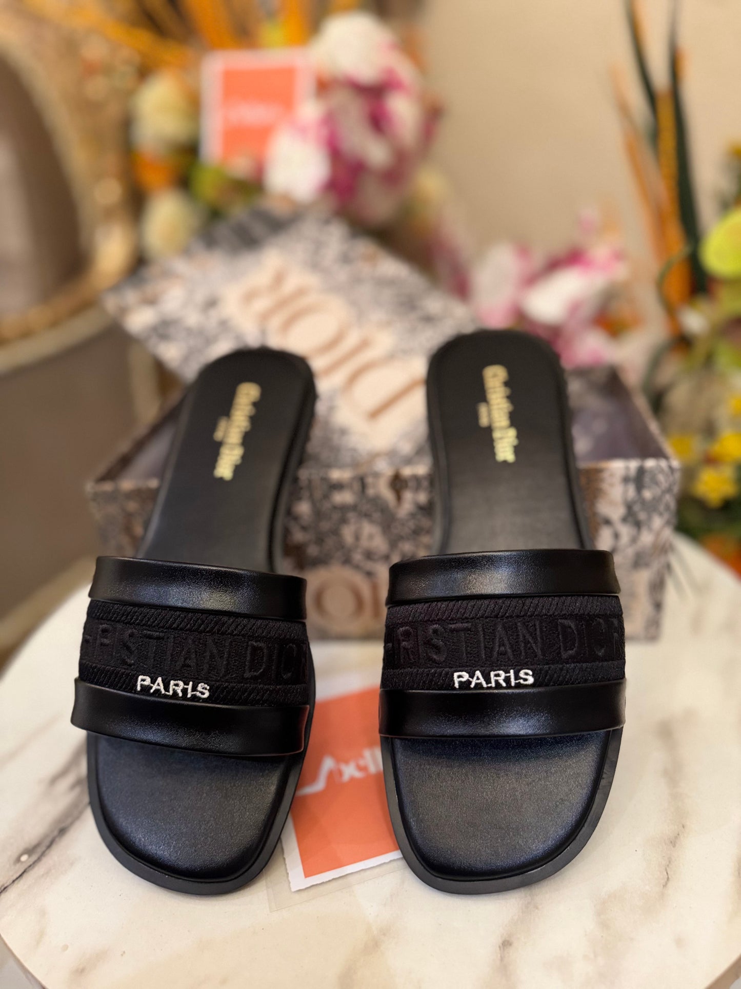 D’way slides embroidery - Black