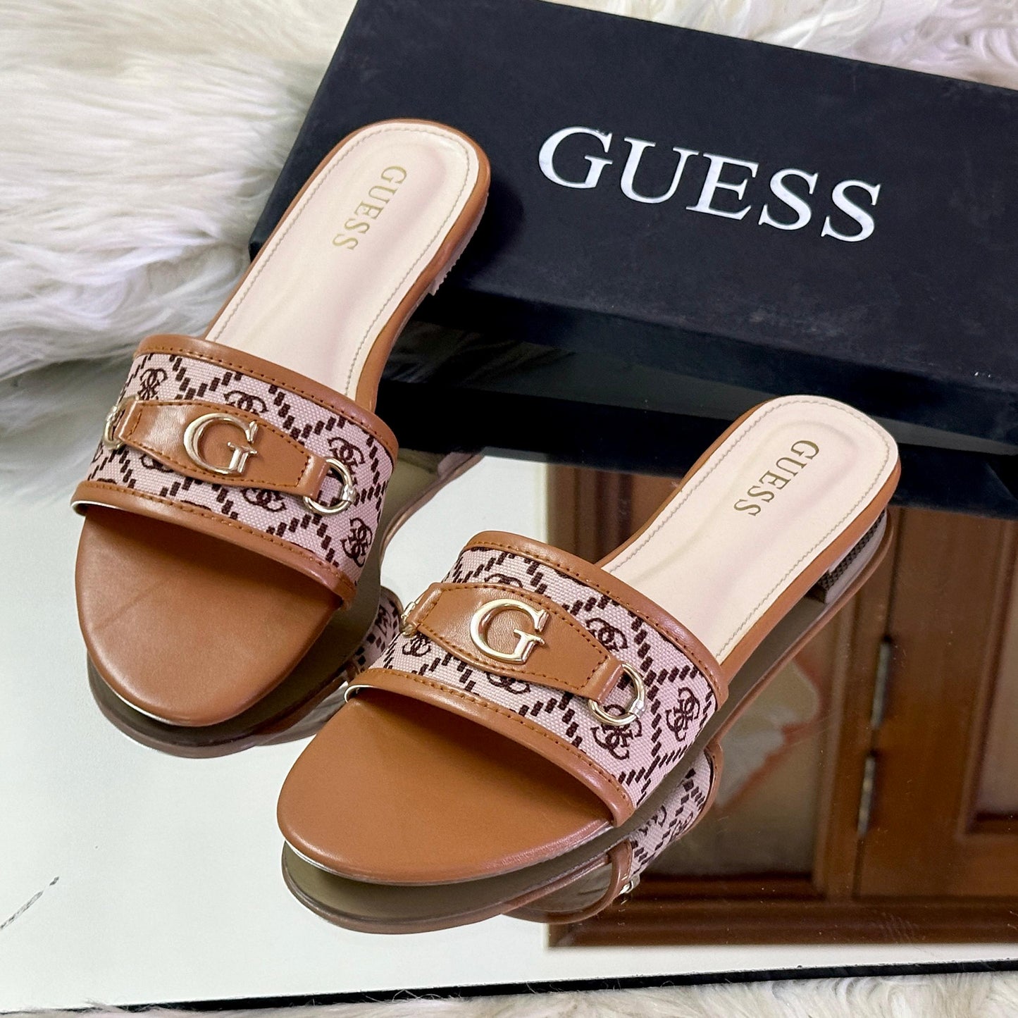 BELLARIA GUEESS FLATS - BROWN