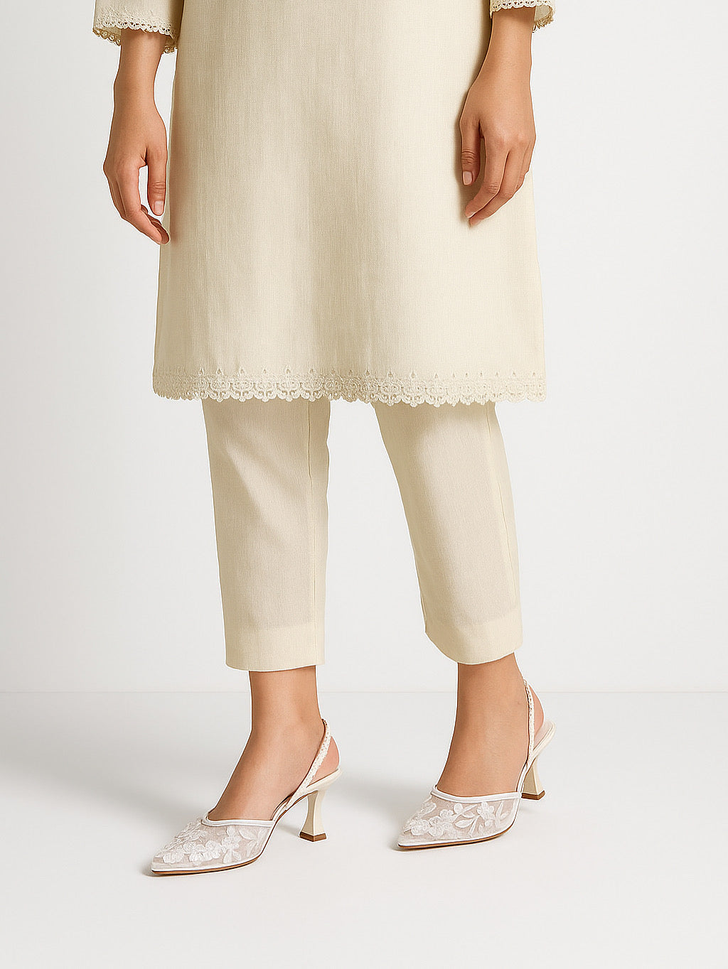 Bellaria ZR Flinta Heel (Embroidery)-White