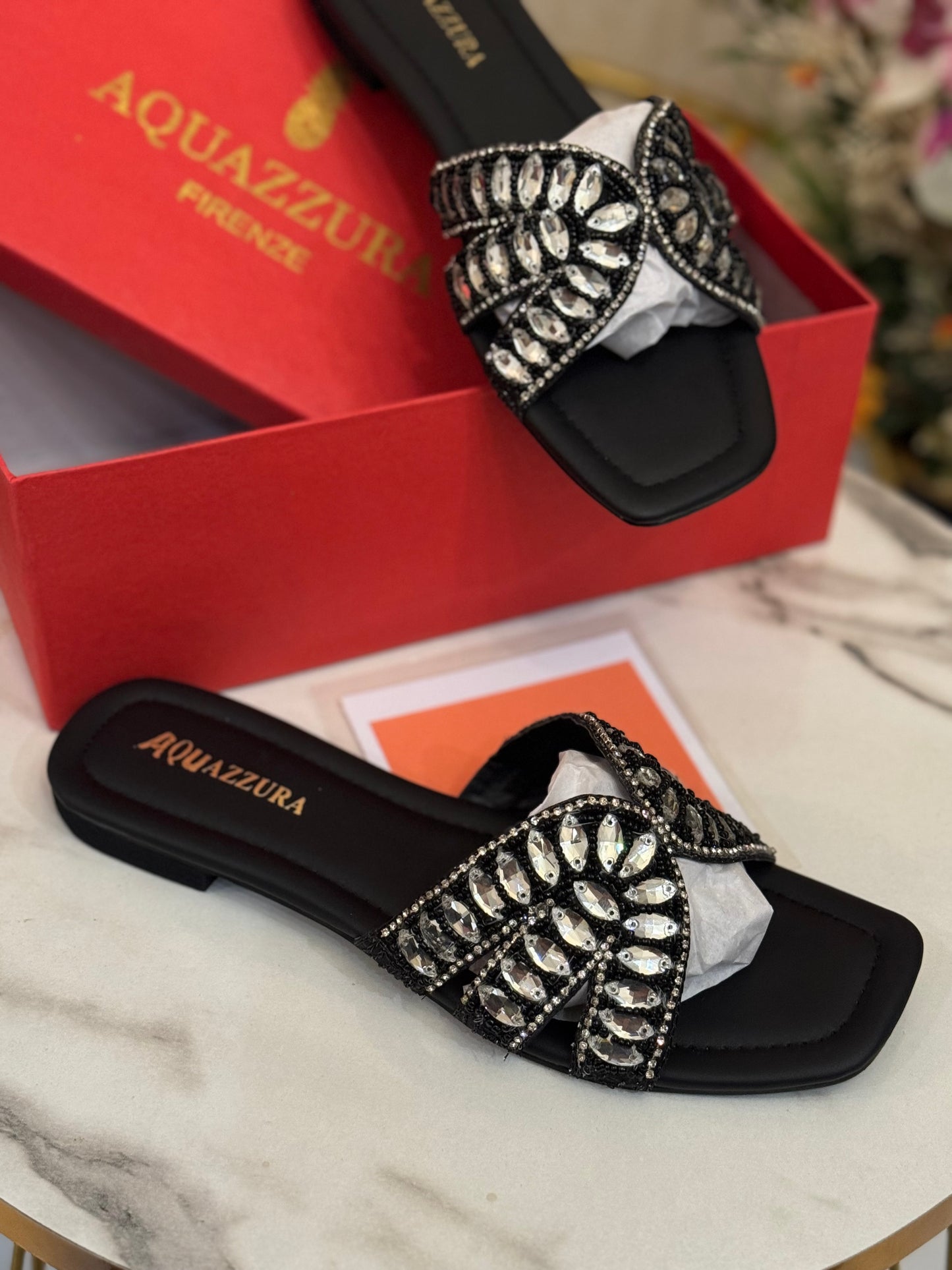 Velora - Black