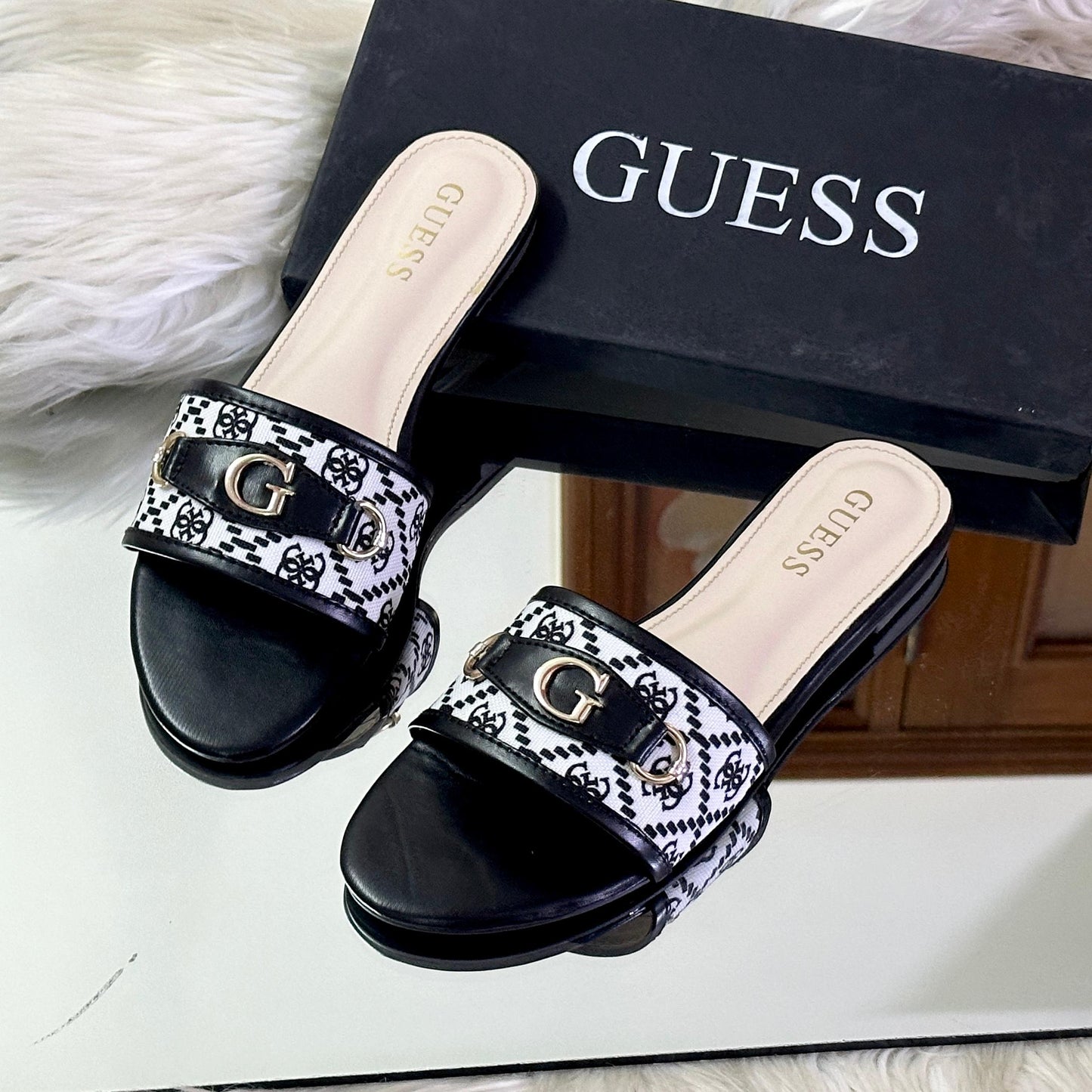 BELLARIA GUEESS FLATS - BLACK