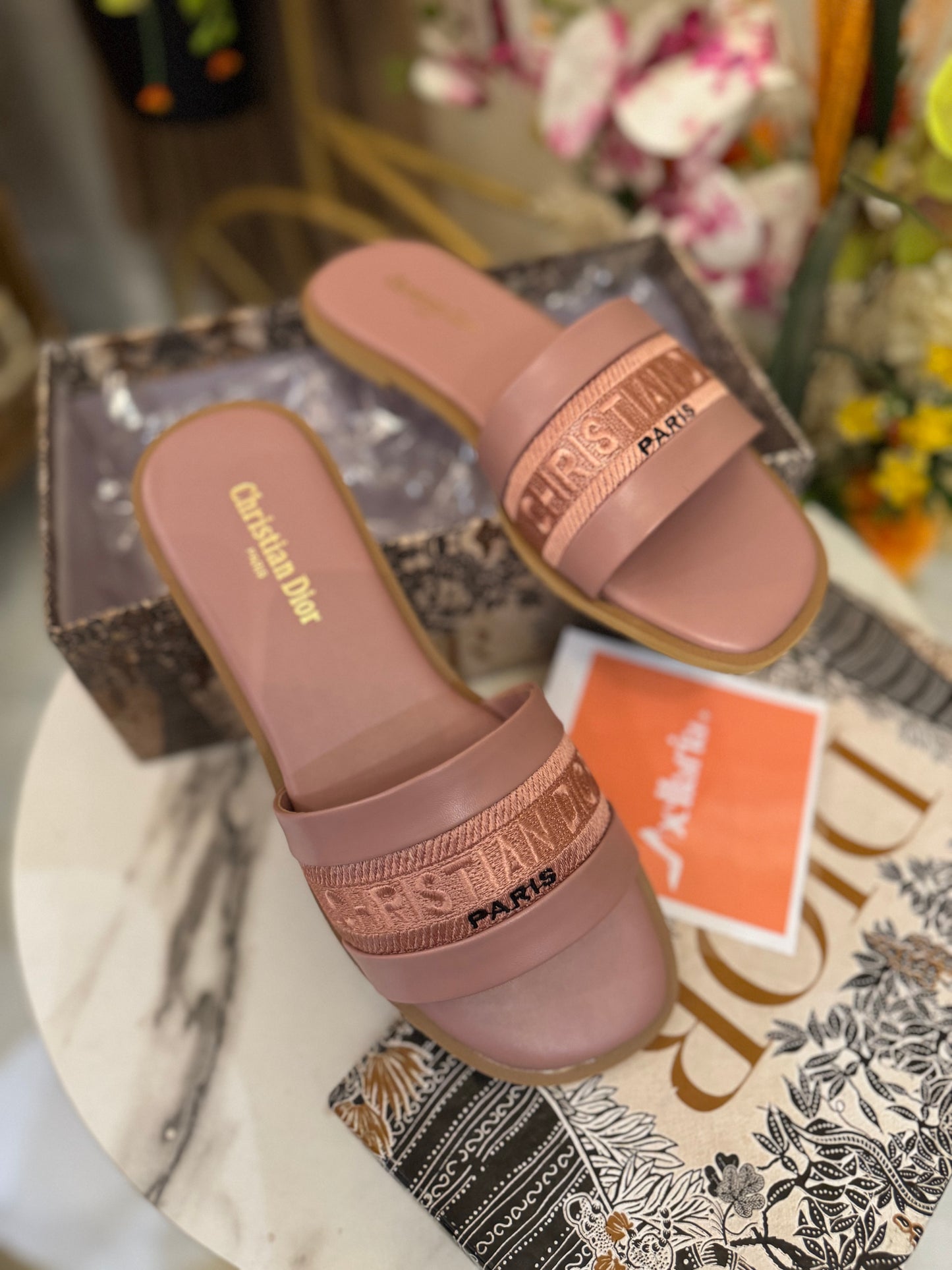 D’way slides embroidery - Decent Pink