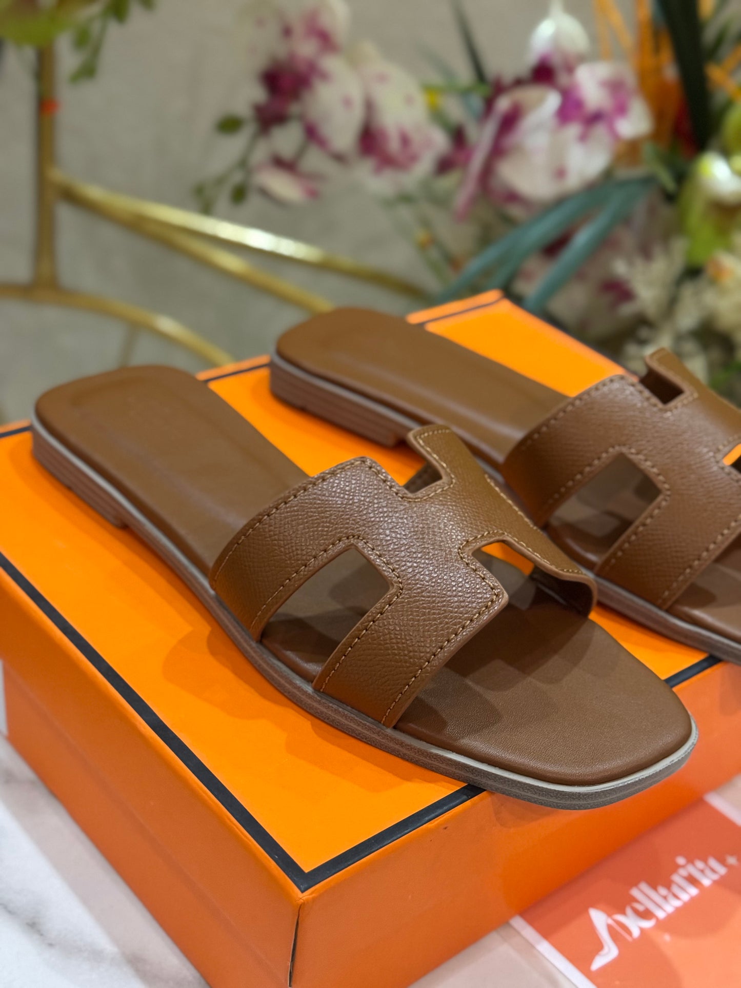 HMES ORAN FLATS BROWN - Premium batch