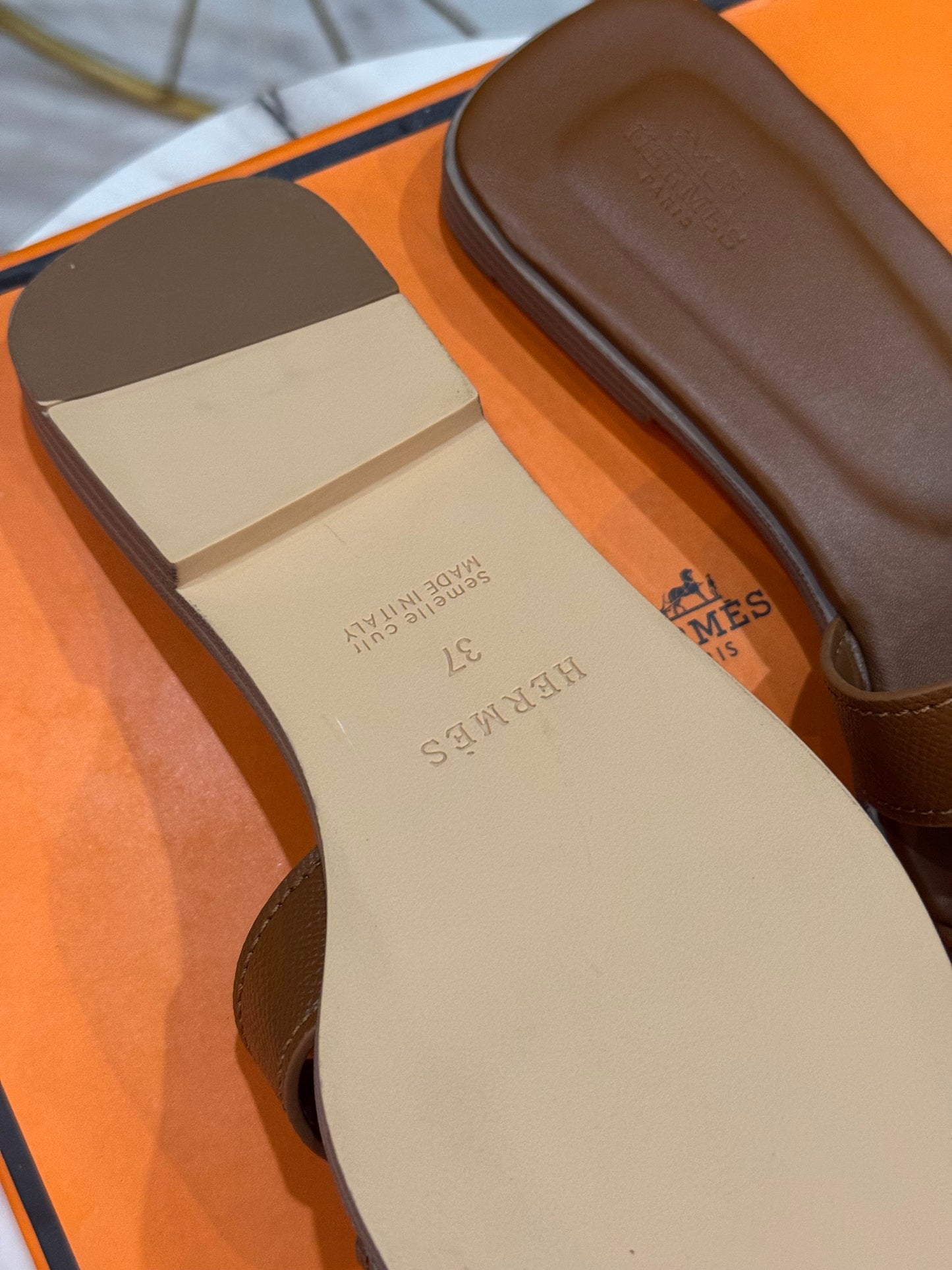 HMES ORAN FLATS BROWN - Premium batch