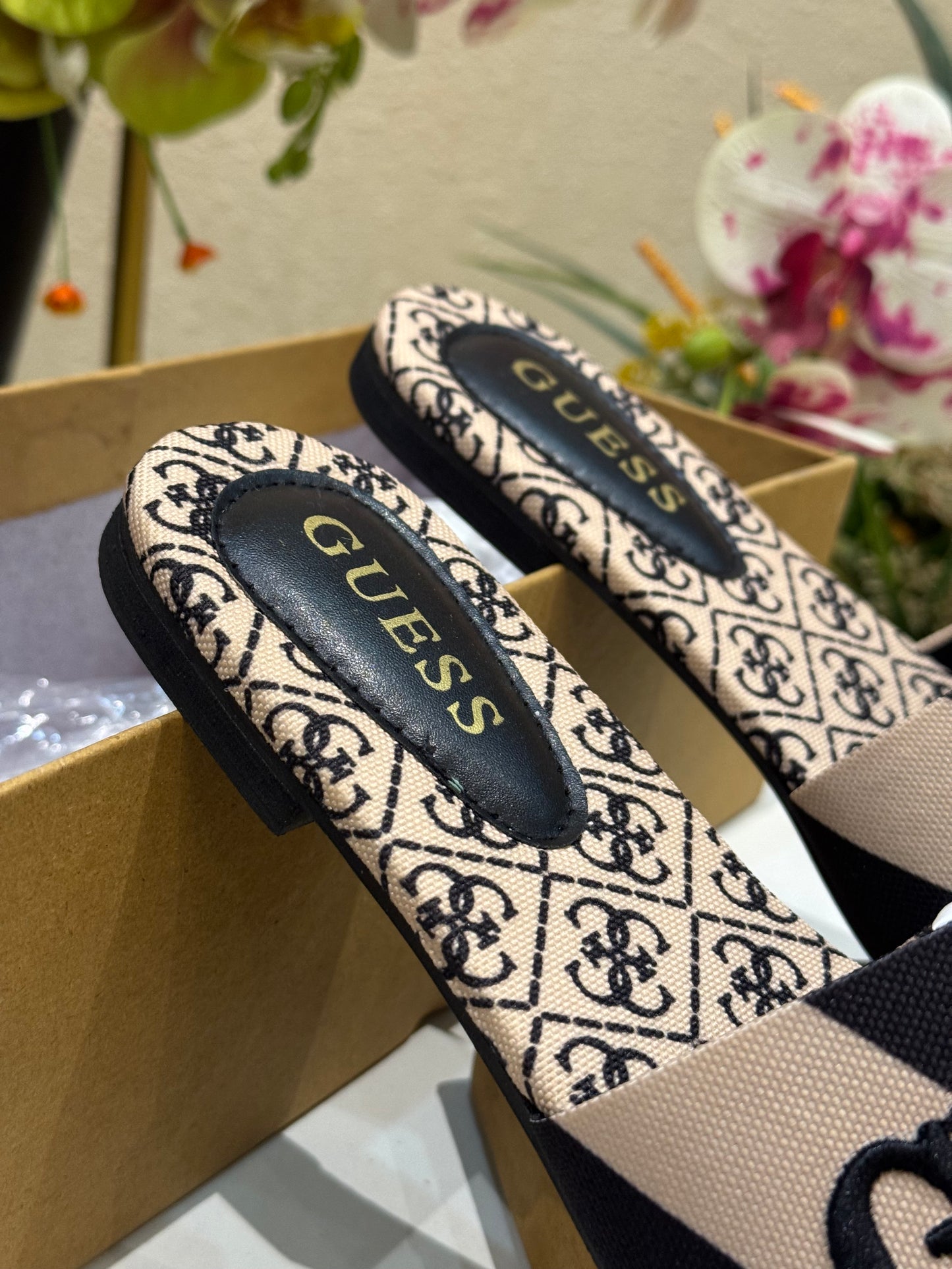 G U E S S Harini Flats - Black