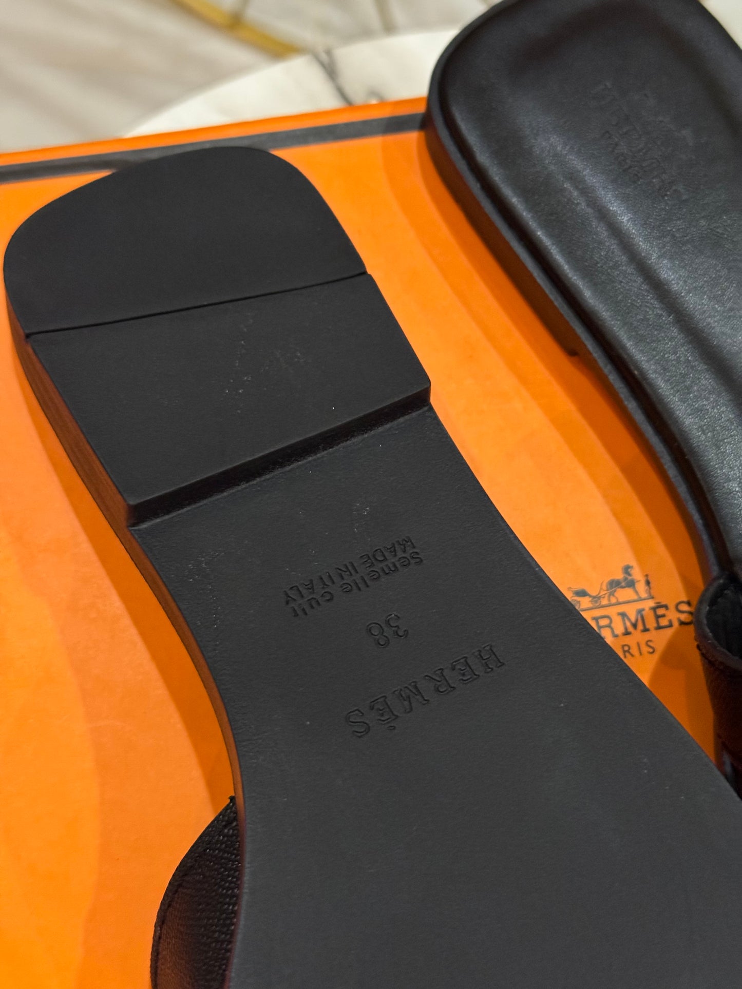 HMES ORAN FLATS BLACK - Premium batch