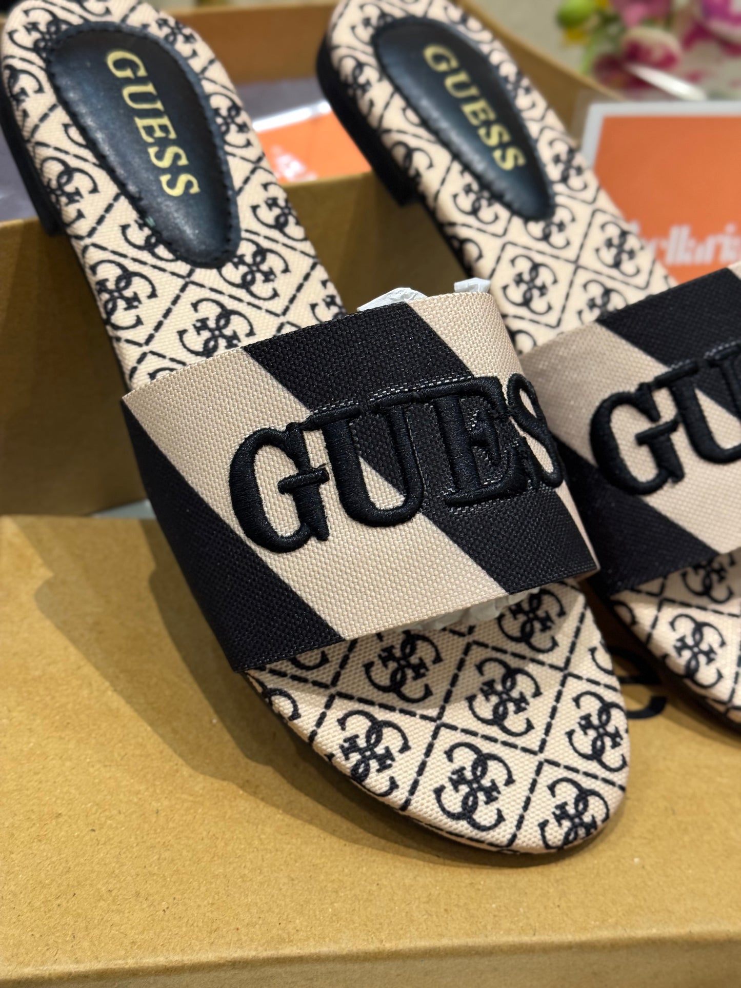 G U E S S Harini Flats - Black