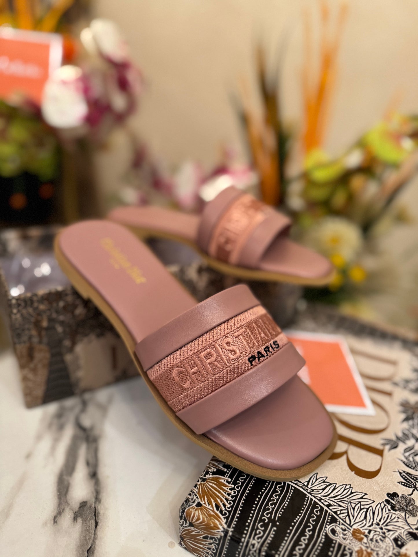 D’way slides embroidery - Decent Pink