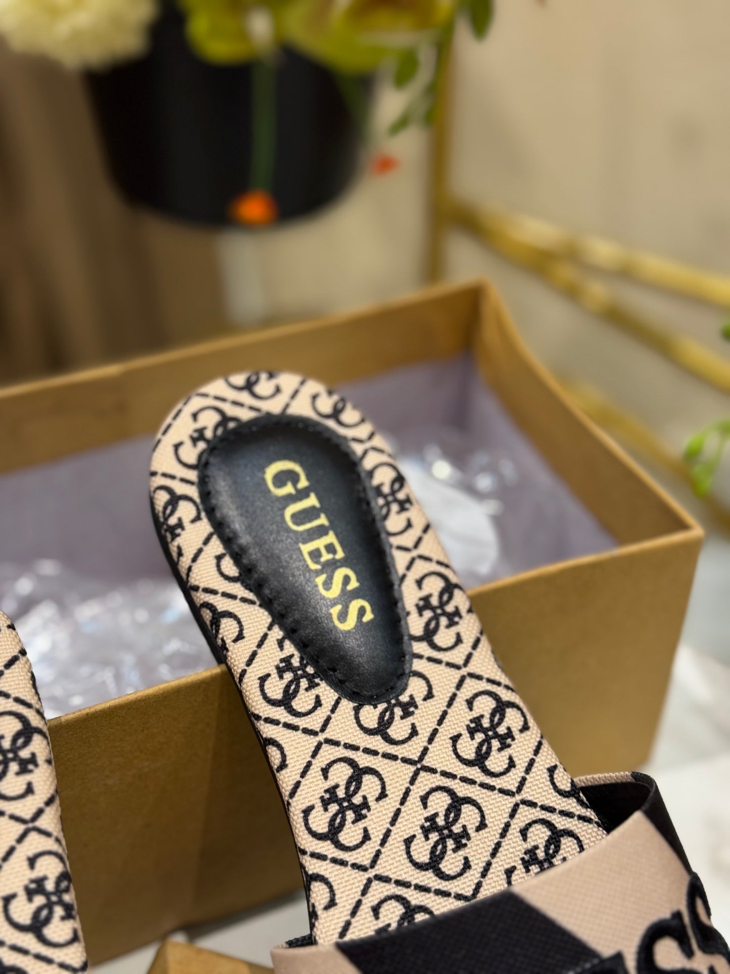 G U E S S Harini Flats - Black