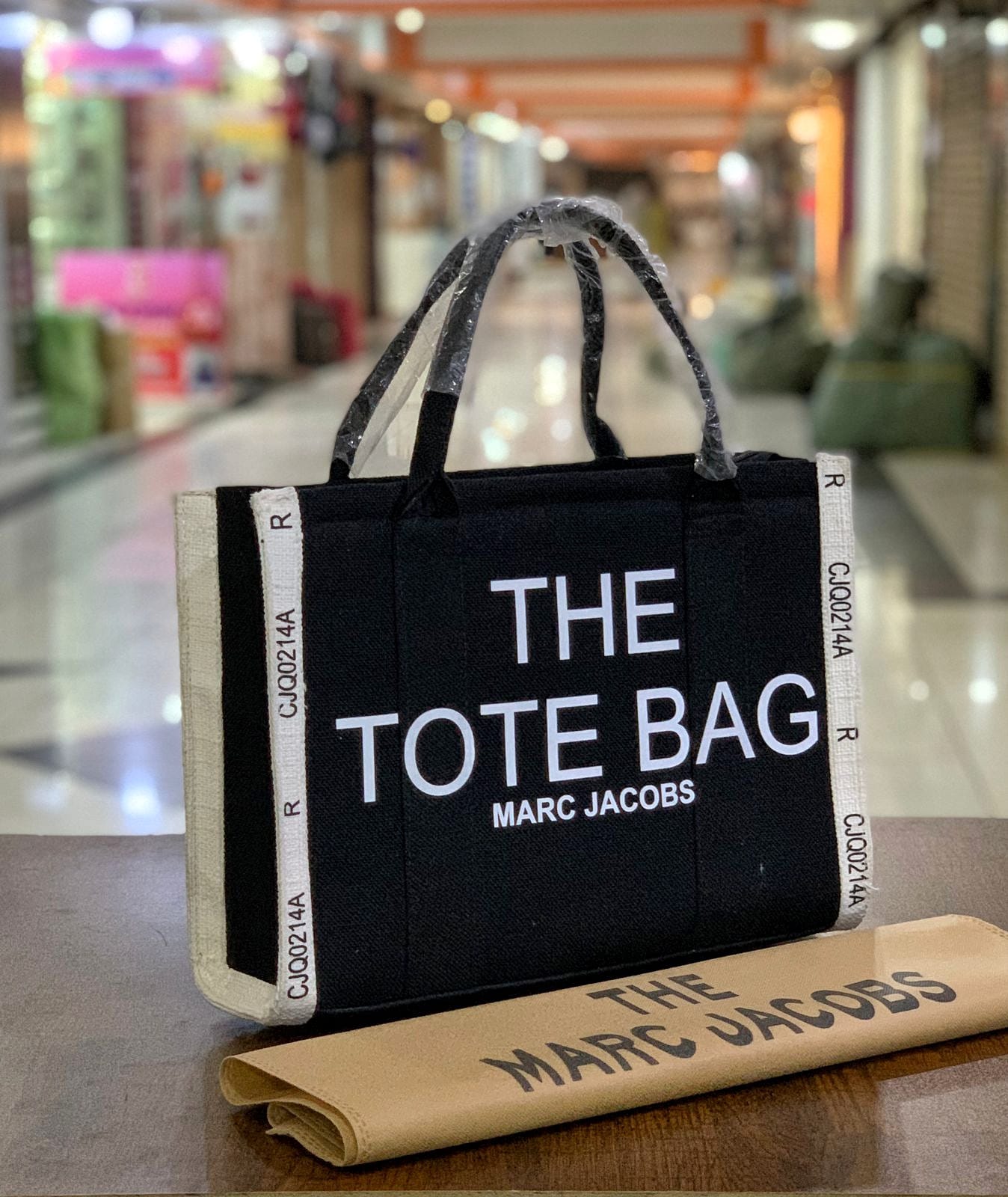 THE TOTE BAG -(BLACK & WHITE)