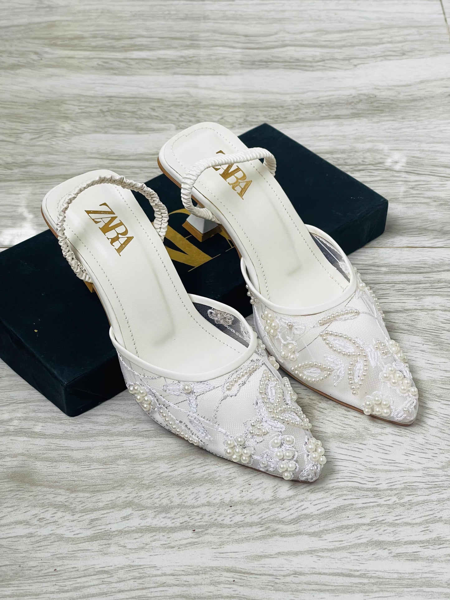 Bellaria ZR Flinta Heel (Embroidery)-White