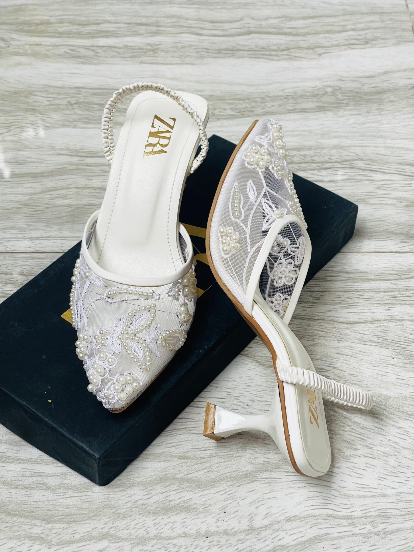 Bellaria ZR Flinta Heel (Embroidery)-White