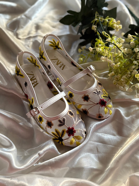 GRACE FLORAL PUMPS - White