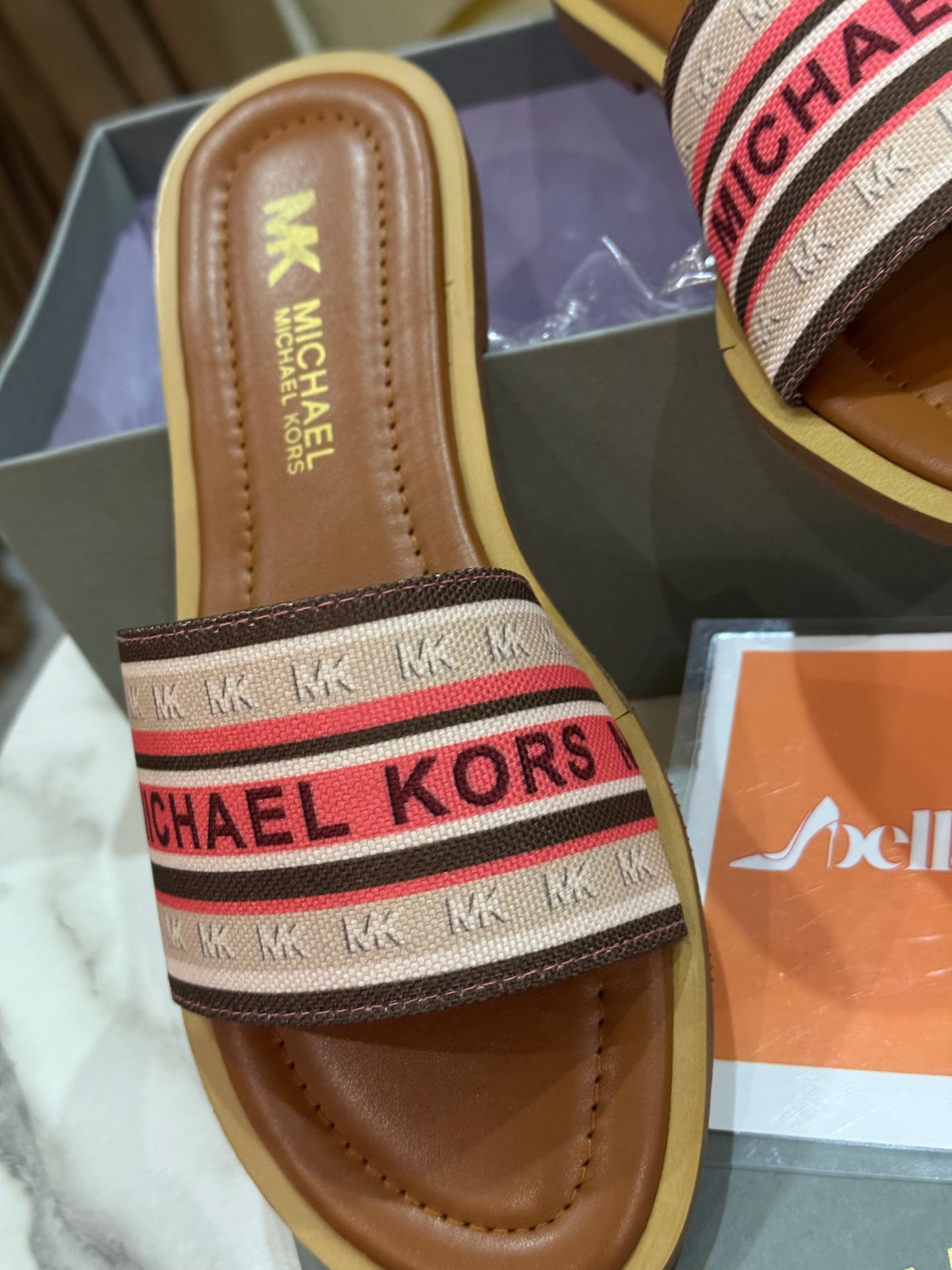 MK PARAGON - Brown