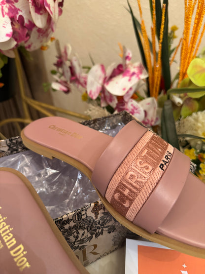 D’way slides embroidery - Decent Pink