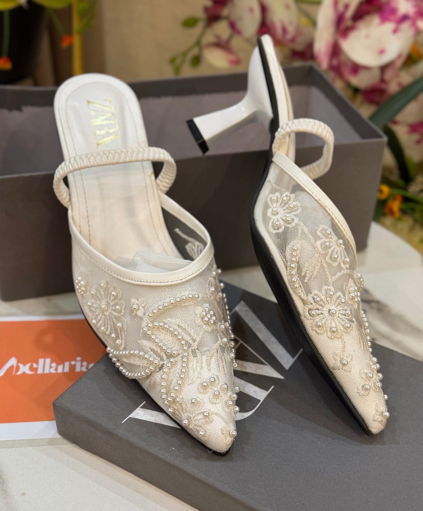 EMBROIDERY HEEL - White (premium batch)