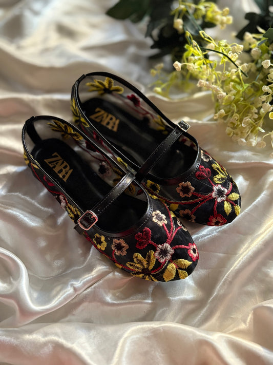 GRACE FLORAL PUMPS - Black