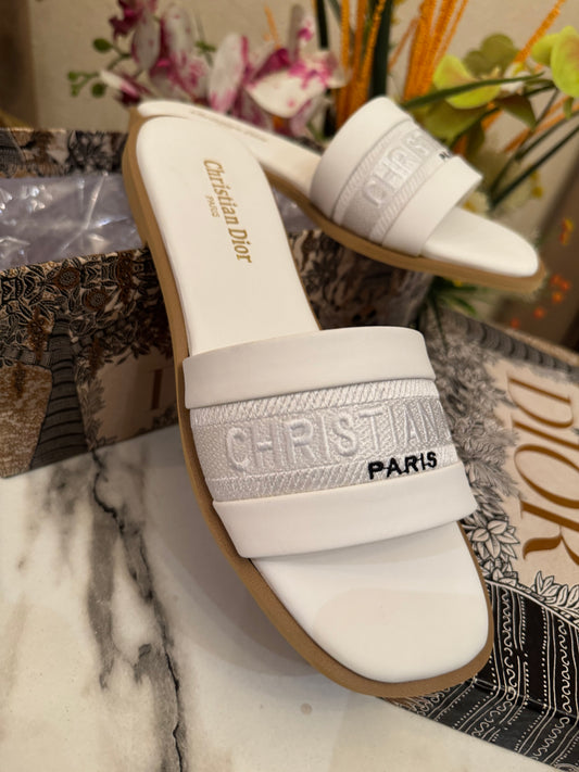 D’way slides embroidery - White